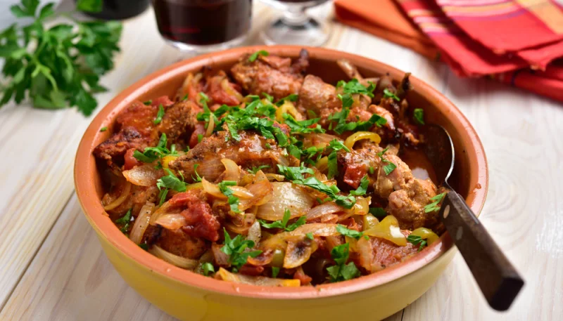 Lapin aux oignons à la portugaise (Coelho de cebolada)