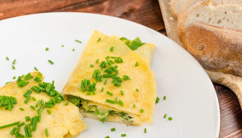 Omelette au thon et ciboulette