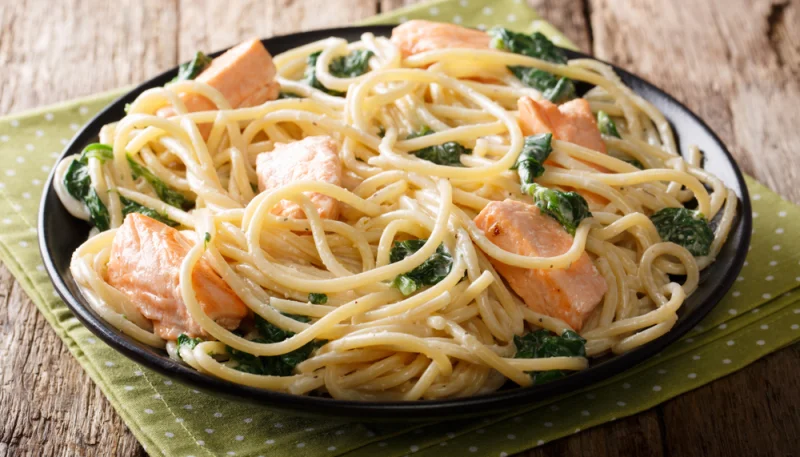 One pot pasta spaghettis au saumon et épinards