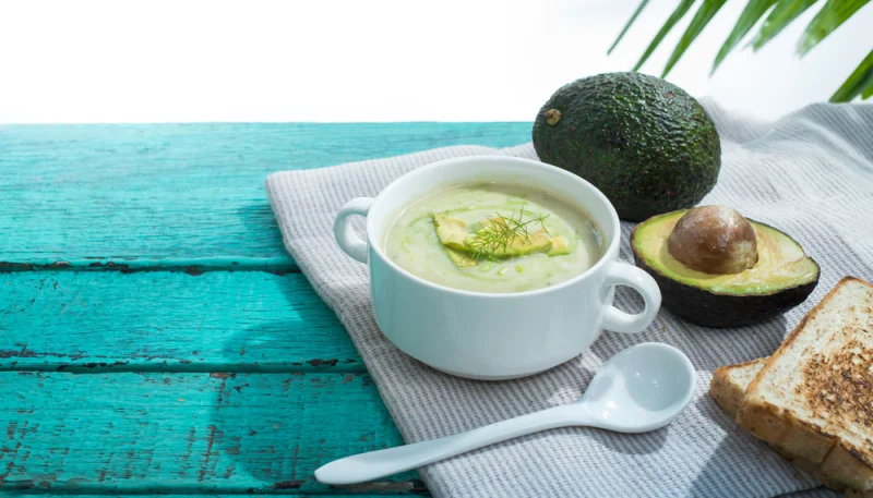 Soupe froide d'avocat