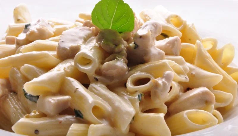 Macaroni sauce à la crème et champignons