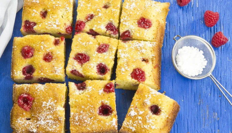 Brownies au chocolat blanc et aux framboises