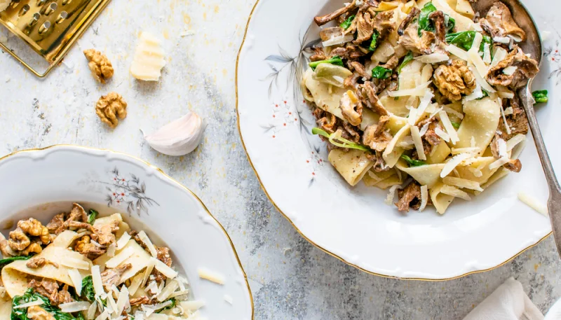 Pappardelle aux girolles et aux noix
