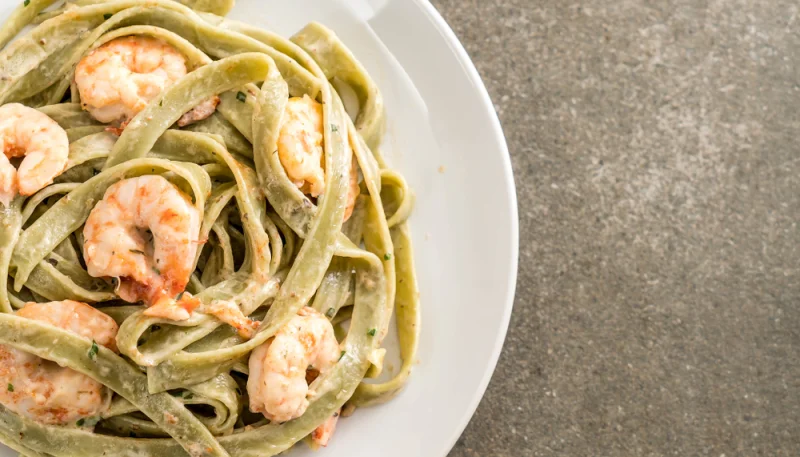 Tagliatelles aux crevettes et à la coriandre