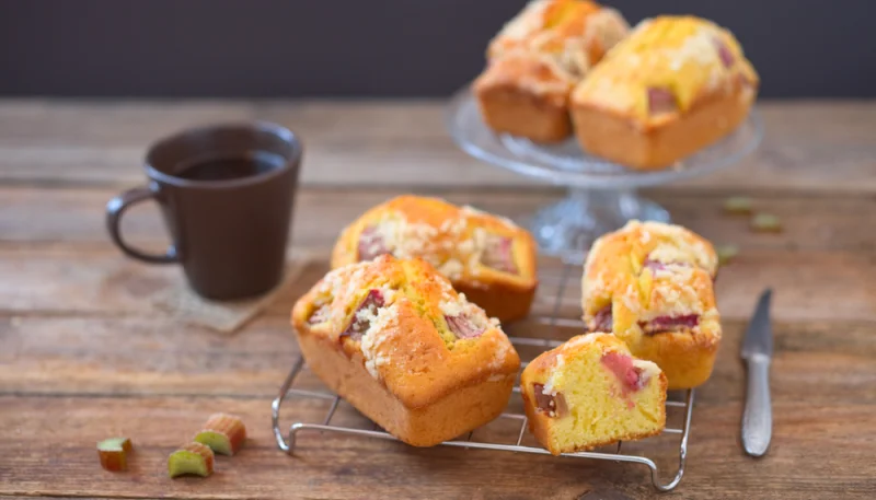 Mini gâteaux à la rhubarbe façon crumble