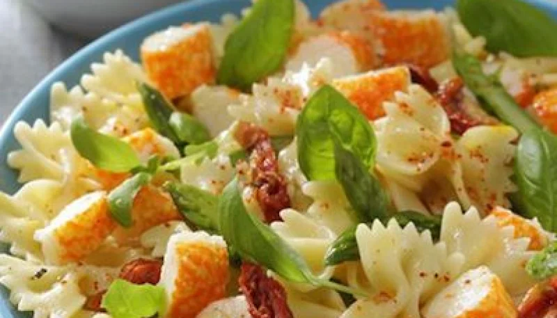 Salade de farfalles au râpé de surimi