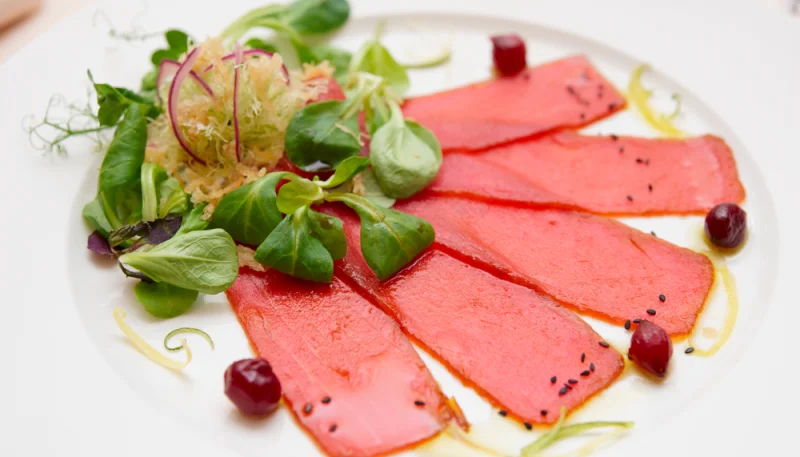 Carpaccio de thon au basilic et au citron