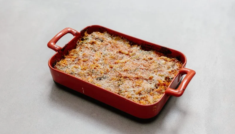 Gratin de quinoa et lentilles corail aux brocolis et fromage