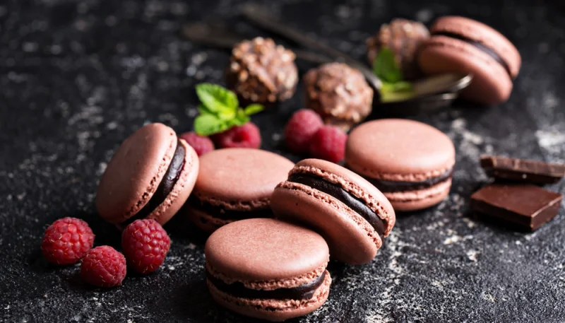 Macarons chocolat-framboise