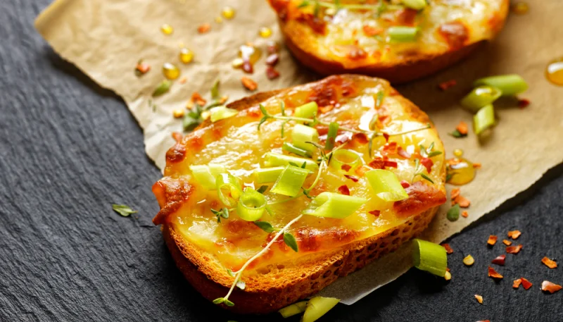 Toasts apéritifs aux 4 fromages