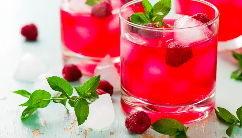 Cocktail pétillant triple sec et framboises