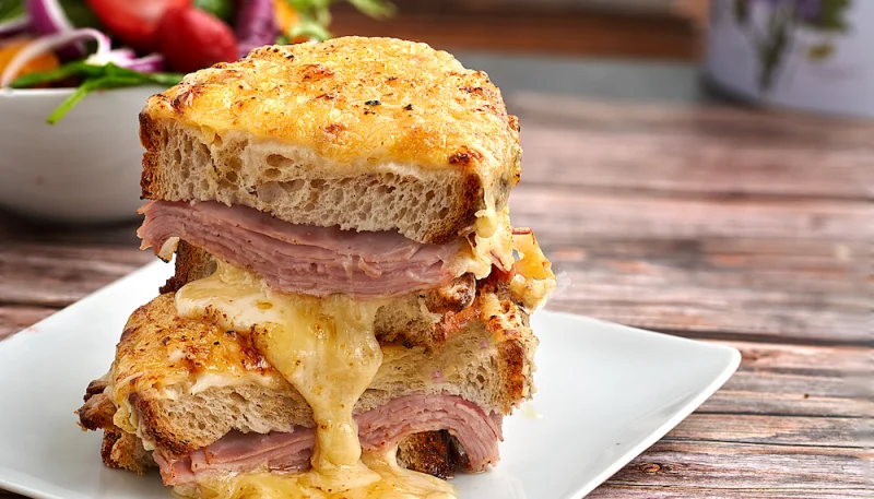 Croque-monsieur à la béchamel