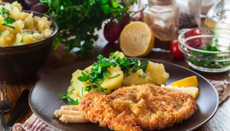 Escalopes de veau panées à la salade de pomme de terre