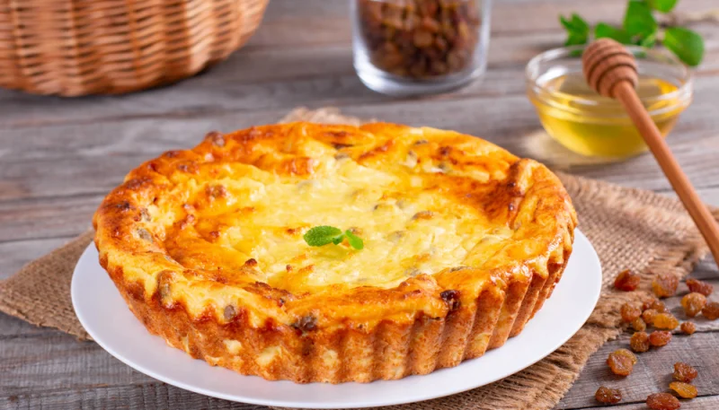 Gâteau au fromage blanc et raisins secs