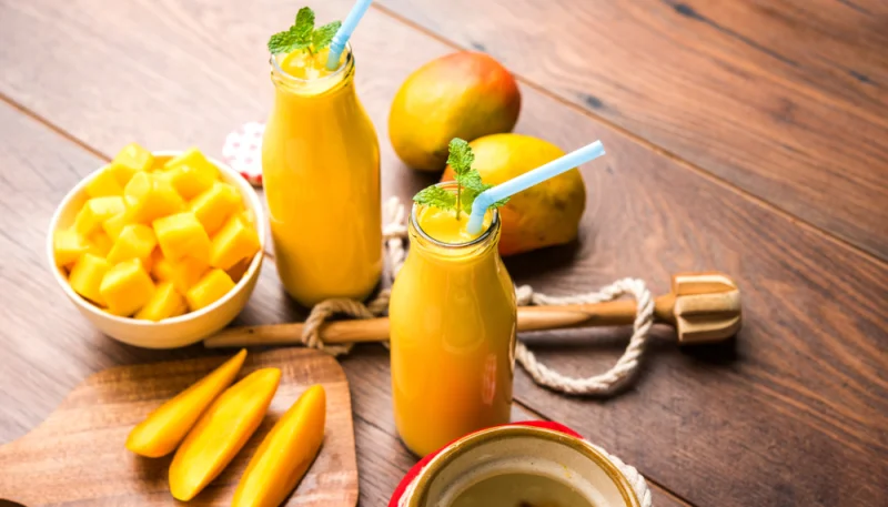 Smoothie mangue, ananas, citron vert