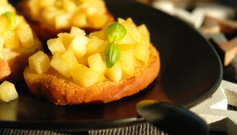 Crostini aux pommes et aux oignons