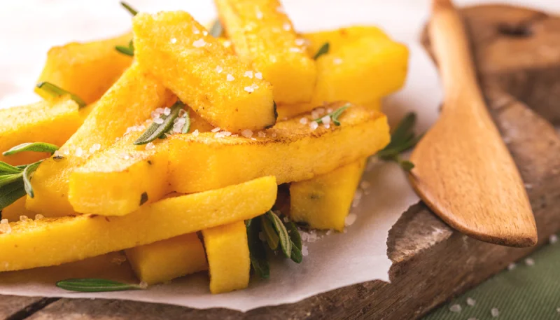 Frites de polenta vegan parmesan-basilic