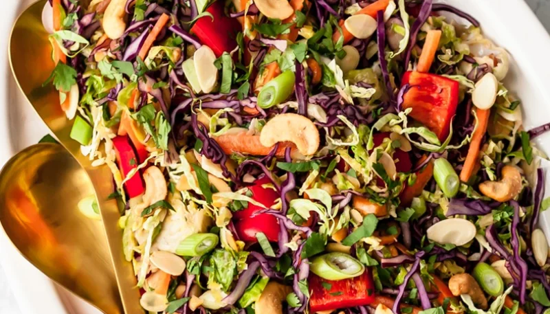 Salade aux choux de Bruxelles et aux noix de cajou