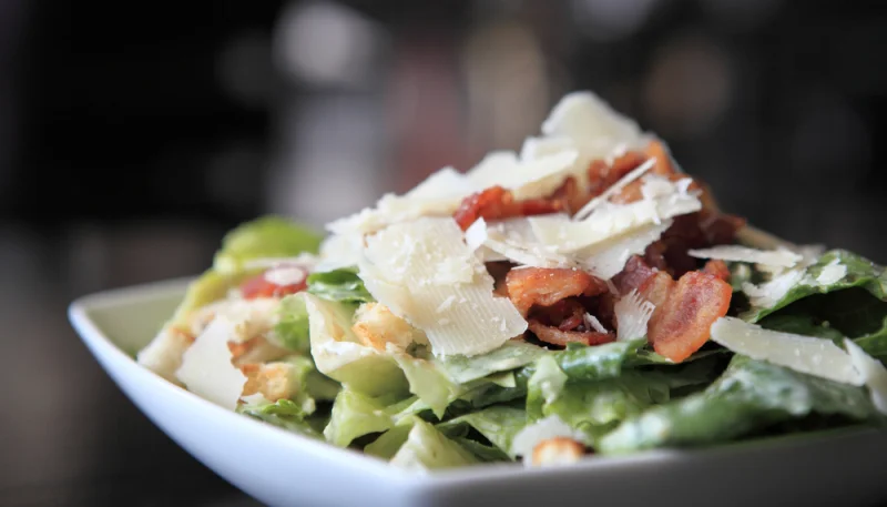 Salade complète aux lardons