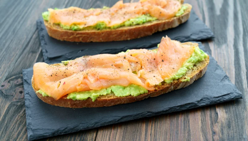 Toast saumon fumé avocat