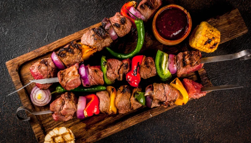 Brochettes d'agneau marinées