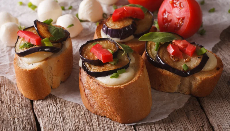 Crostini d'aubergine et mozzarella