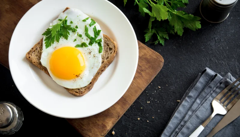 Oeufs toastés à l'ail