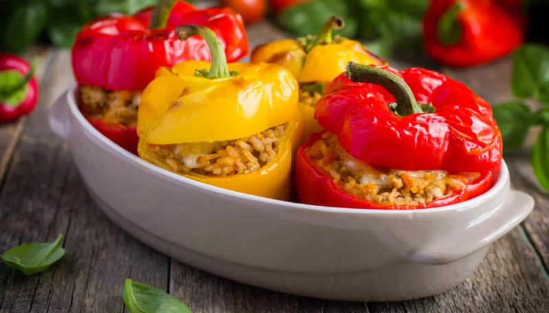 Poivrons farcis au riz et à la tomate