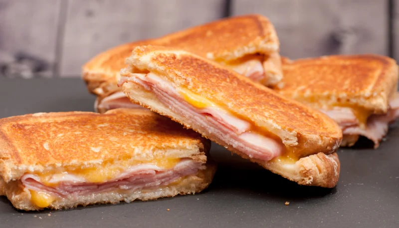 Croque cheddar