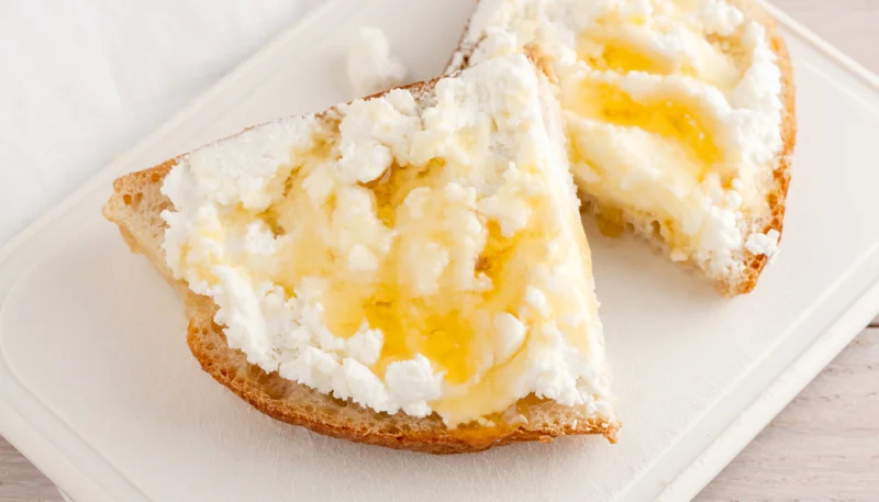 Crostinis au chèvre et miel