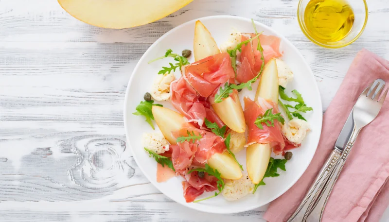 Salade de melon, jambon cru et mozzarella