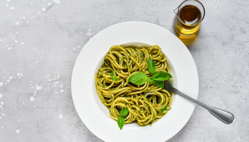 Spaghettis sauce petits pois et épinards