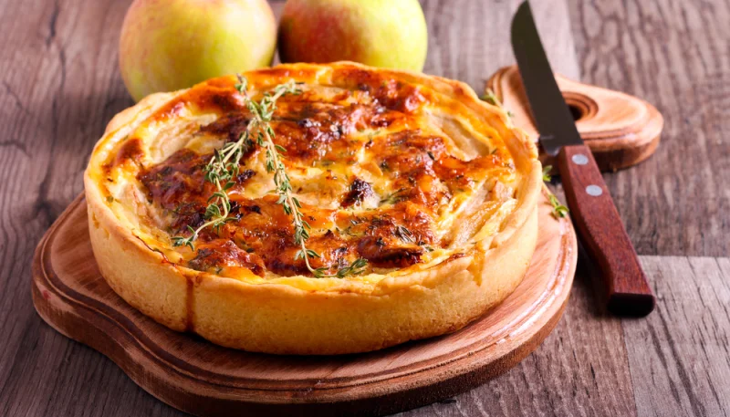 Tarte aux pommes et au brie