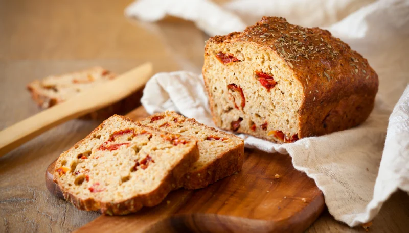 Cake salé aux tomates séchées et chèvre