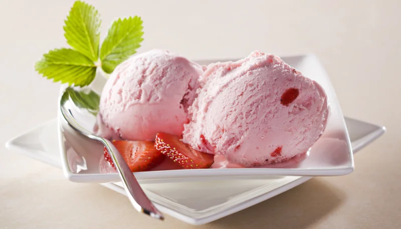 Crème glacée fraise-coco