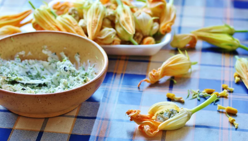 Fleurs de courgettes farcies