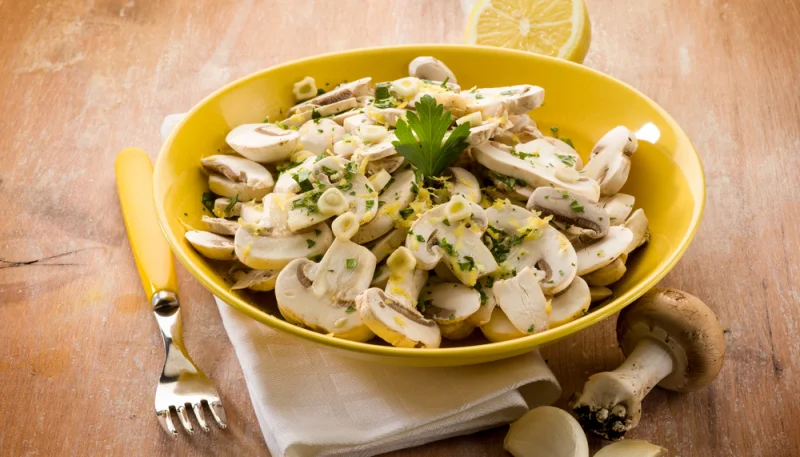 Salade de champignons, vinaigrette coco