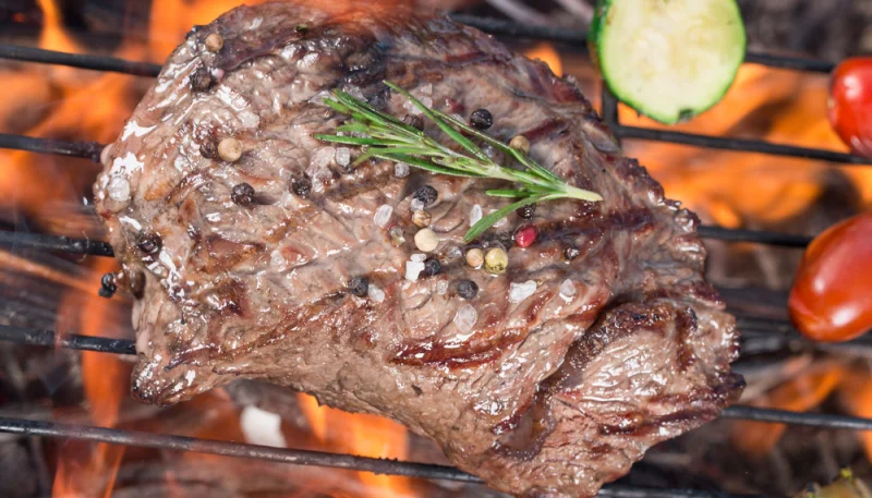 Steaks au barbecue