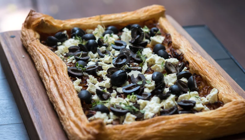 Tarte aux olives noires et à la feta
