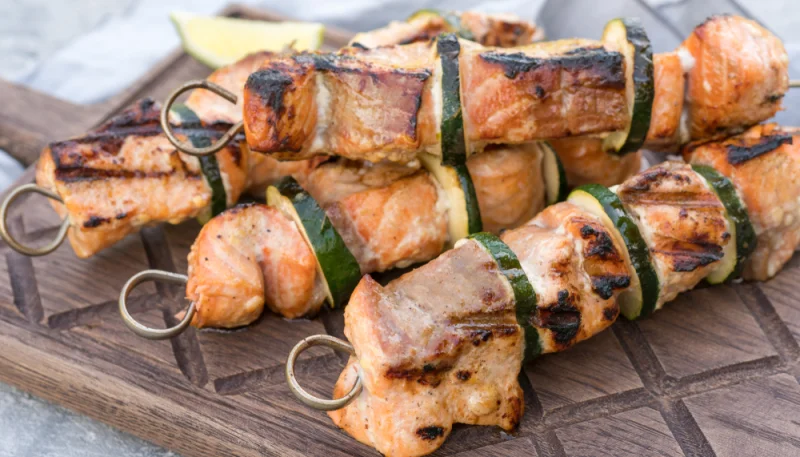 Brochettes saumon courgettes