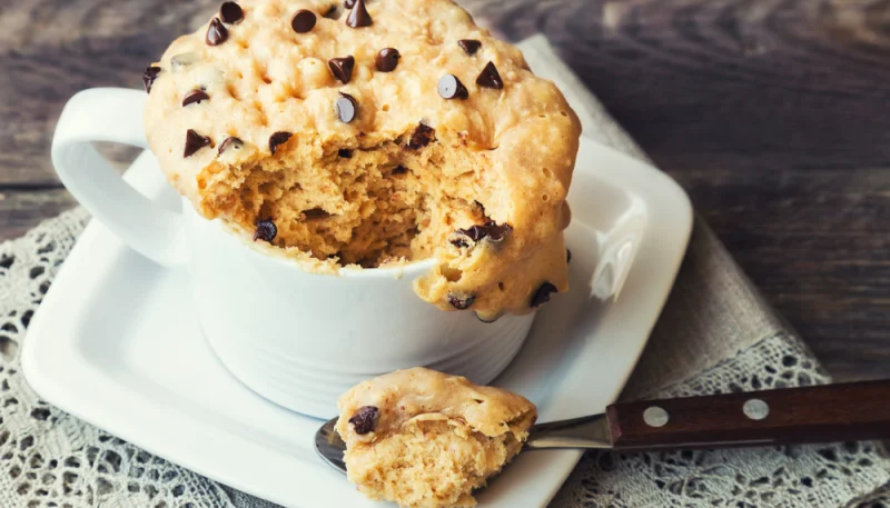 Mug cake cookie aux pépites de chocolat