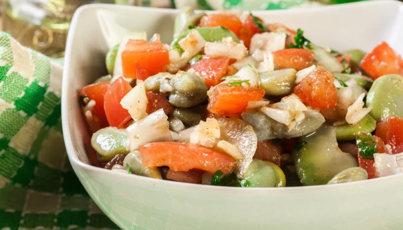 Salade de fèves et tomates à l'estragon