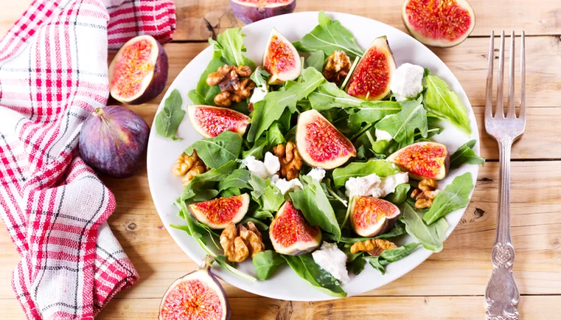 Salade tomate mozzarella aux figues fraiches