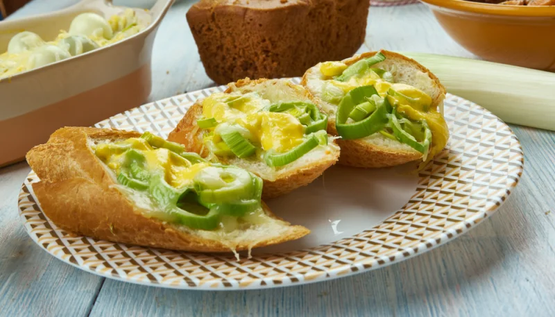 Tartines aux poireaux fondus