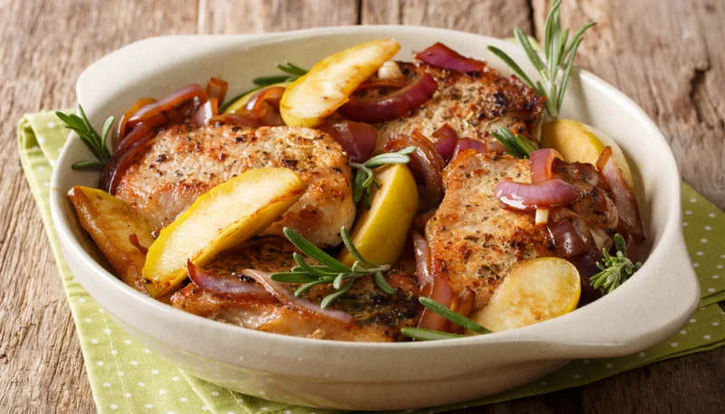 Filet de porc aux pommes et à la moutarde