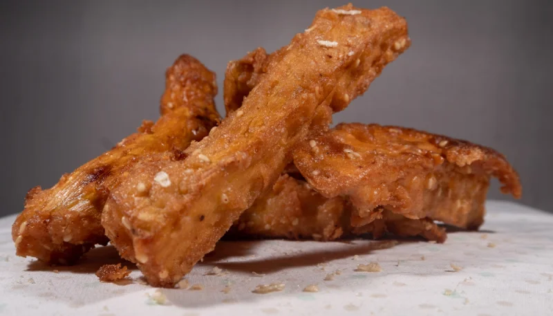 Frites de polenta au sésame