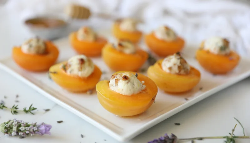 Toasts aux abricots et à la mozzarella