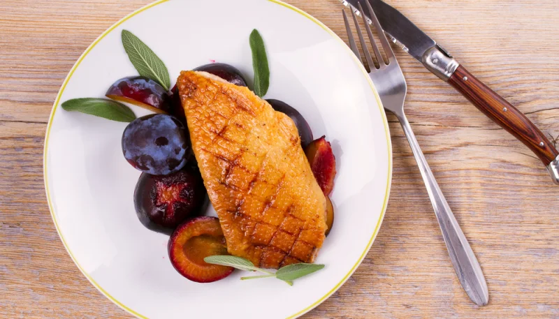 Magret de canard aux quetsches