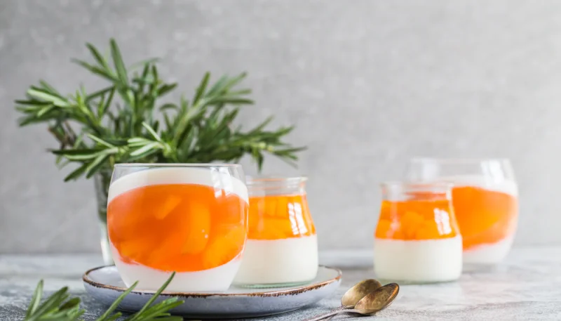 Panna cotta pêches romarin