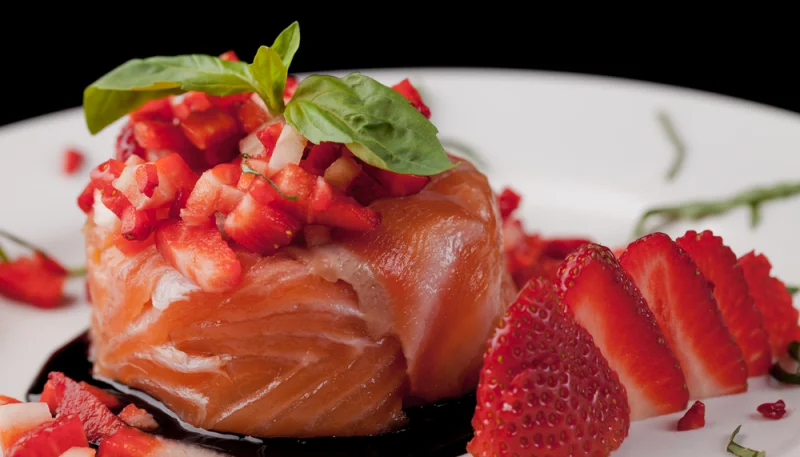 Tartare de saumon aux fraises